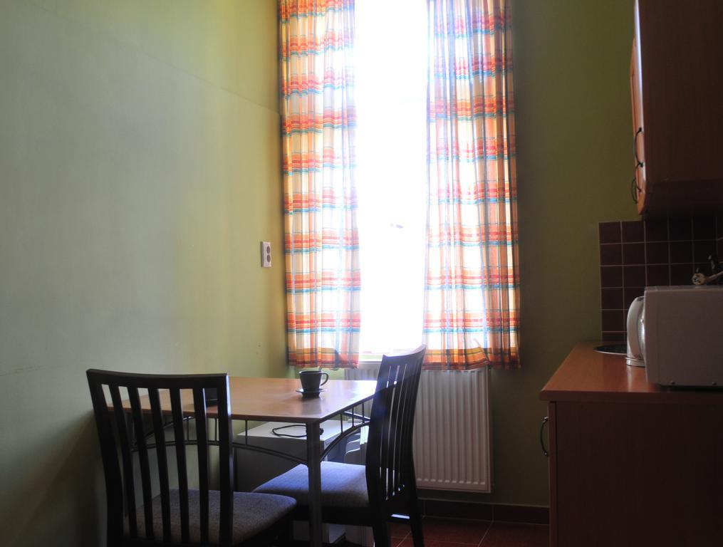Alia Hostel *